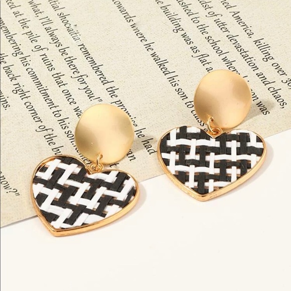 ✨2/$25✨Woven Heart Drops✨ - Picture 3 of 5